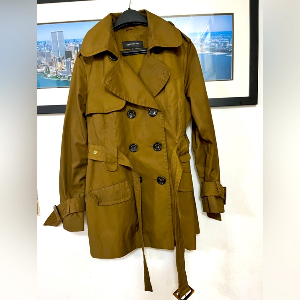 Jones designed Two pockets brown ladies jacket .